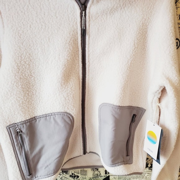[ NWT ] Vuori Womens Alpine Sherpa Jacket $138 Natural Soft Long Sleeve Medium - Picture 3 of 10